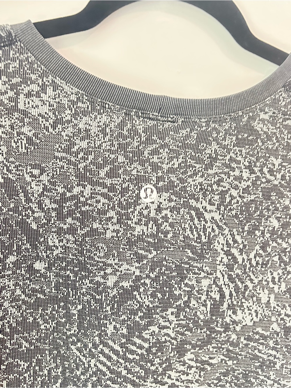 Lululemon Swiftly Breathe Relaxed Fit Top Size 12. Black and White design. - Picture 6 of 6